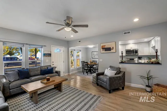 $260,000 | 820 Broadway Avenue North, Buhl, ID 83316