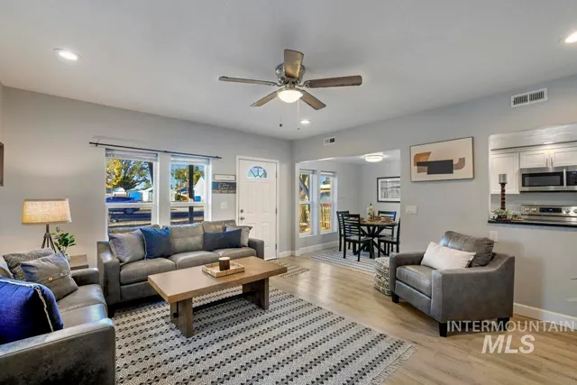 $260,000 | 820 Broadway Avenue North, Buhl, ID 83316