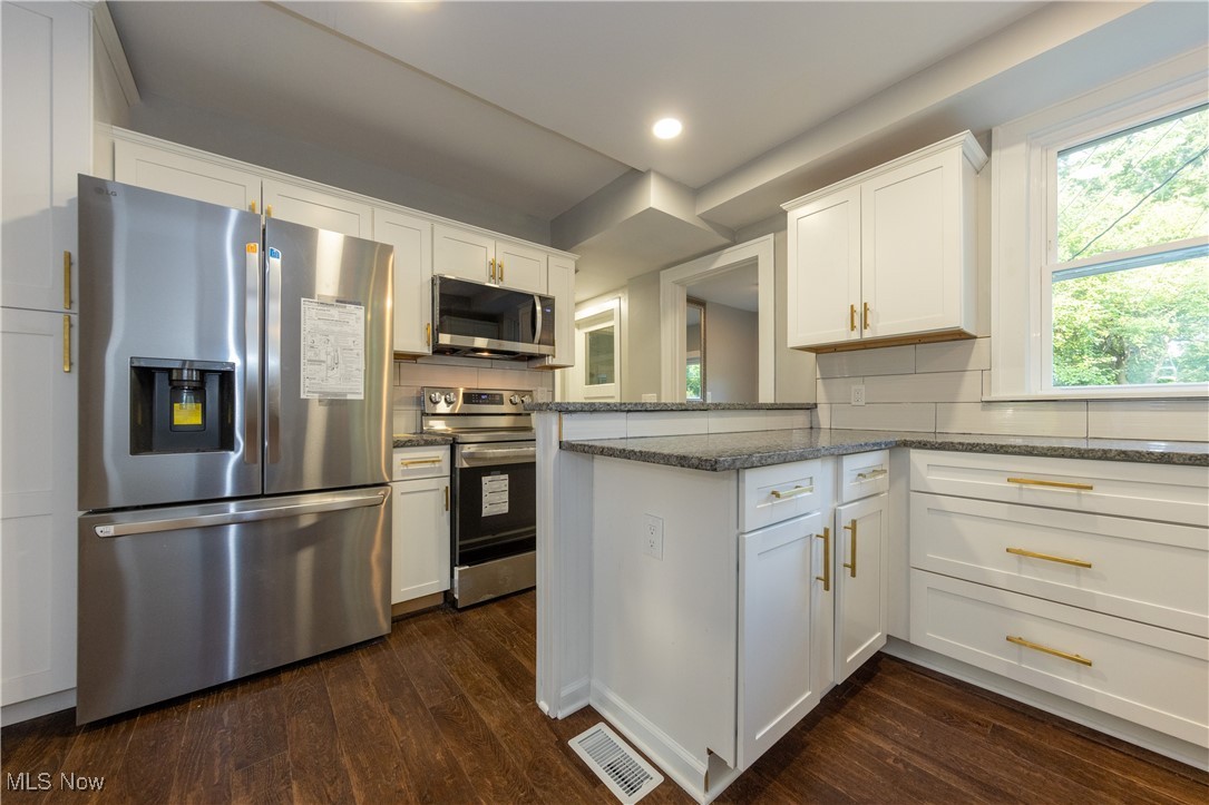 1640 Compton Road Cleveland, OH 44118 - Photo 17 of 46