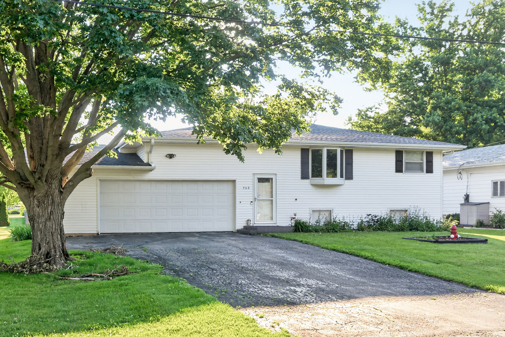 508 South 5th Street Malta, IL 60150 - Photo 2 of 30