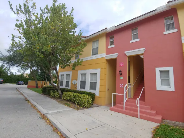 $2,400 | 2108 Shoma Drive, West Palm Beach, FL 33414