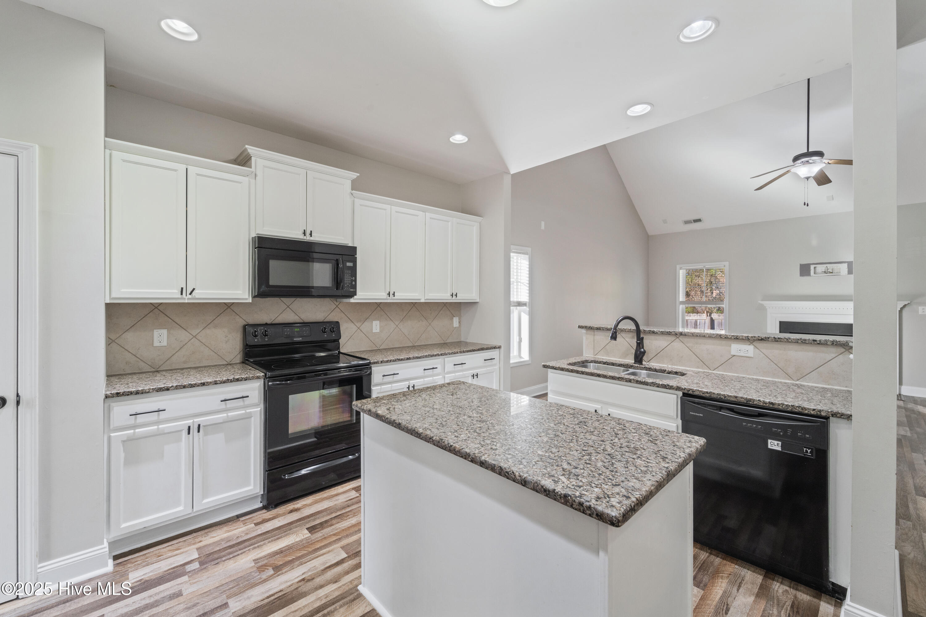 311 First Post Road Jacksonville, NC 28546 - Photo 6 of 36