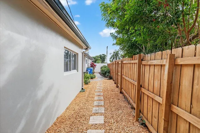 $4,500 | 721 Northwest 36th Street, Oakland Park, FL 33309