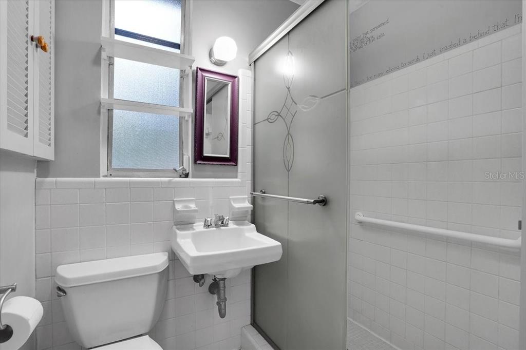 2814 47th Street South Gulfport, FL 33711 - Photo 18 of 57 a bathroom with a sink toilet and shower