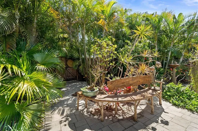 a view of a house with backyard