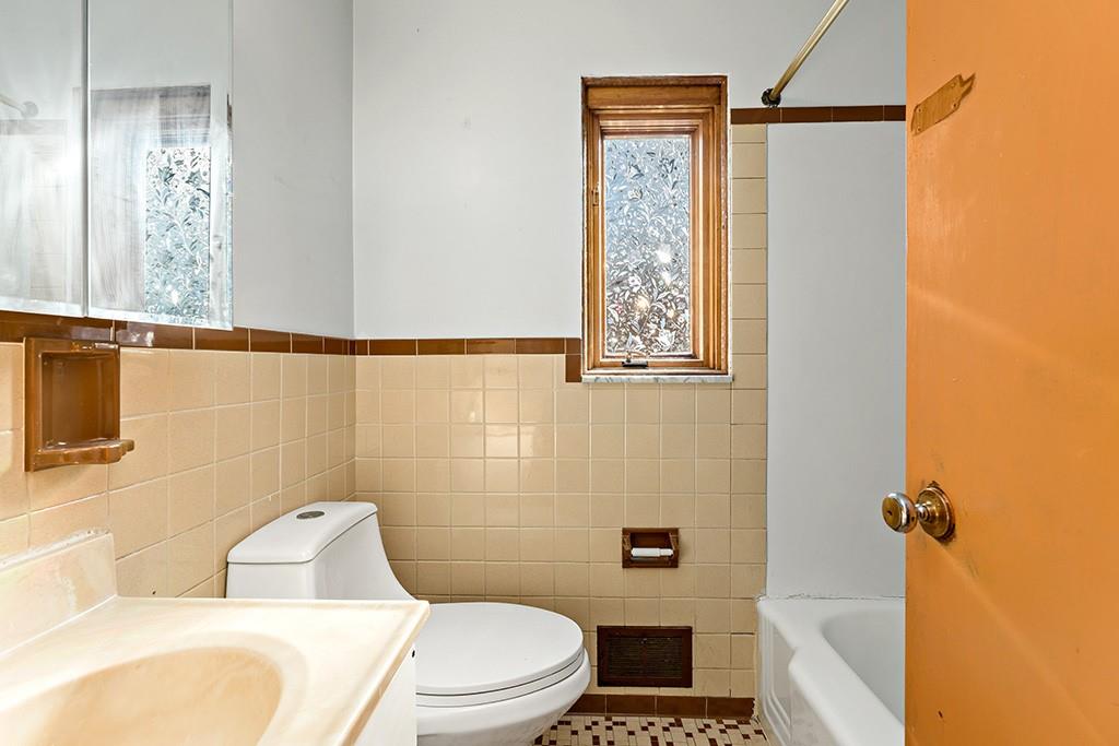 1835 Warriors Road Pittsburgh, PA 15205 - Photo 21 of 39 Gallery Image 21