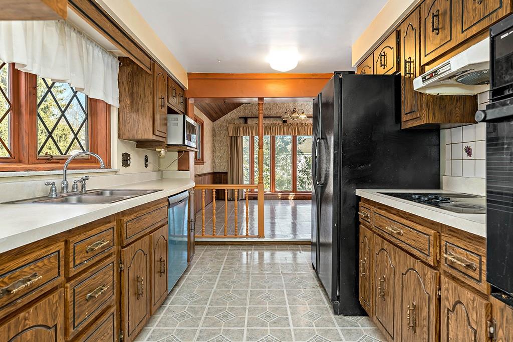 1835 Warriors Road Pittsburgh, PA 15205 - Photo 10 of 39 Gallery Image 10
