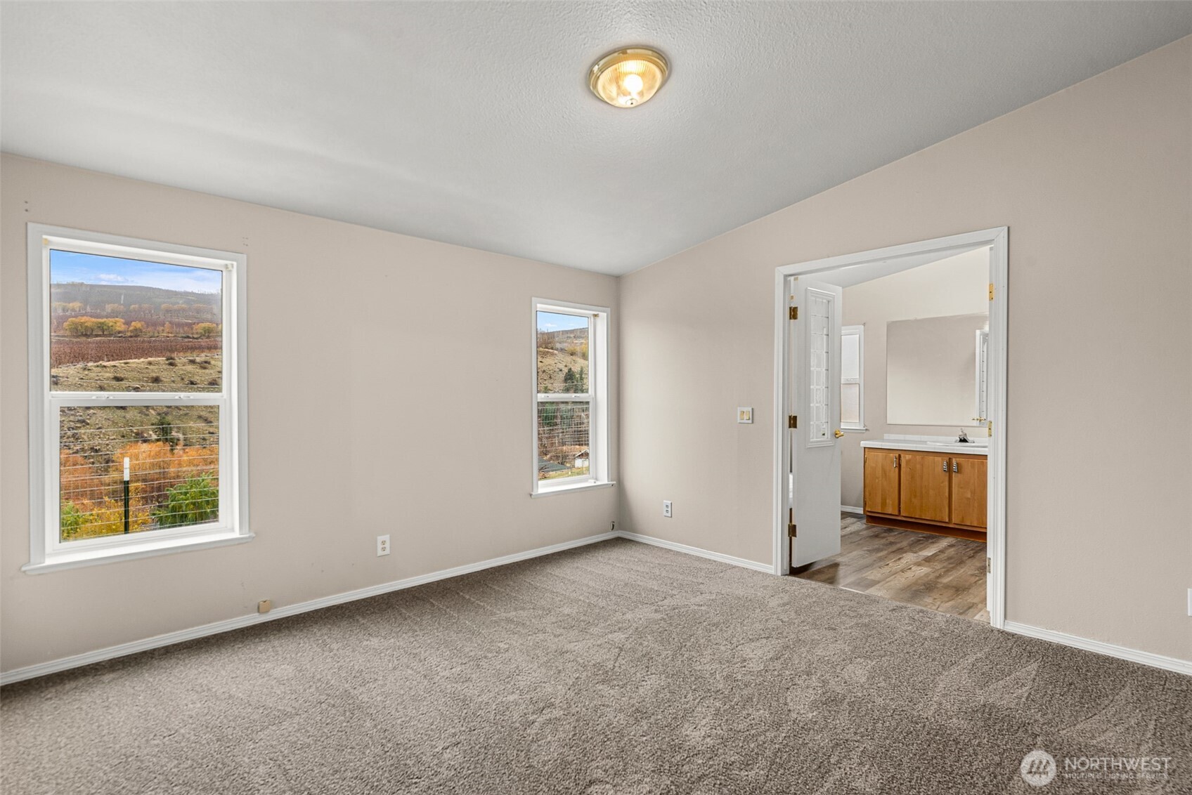 3570 Pinnacle Place Wenatchee, WA 98801 - Photo 20 of 35 a view of an empty room with a window