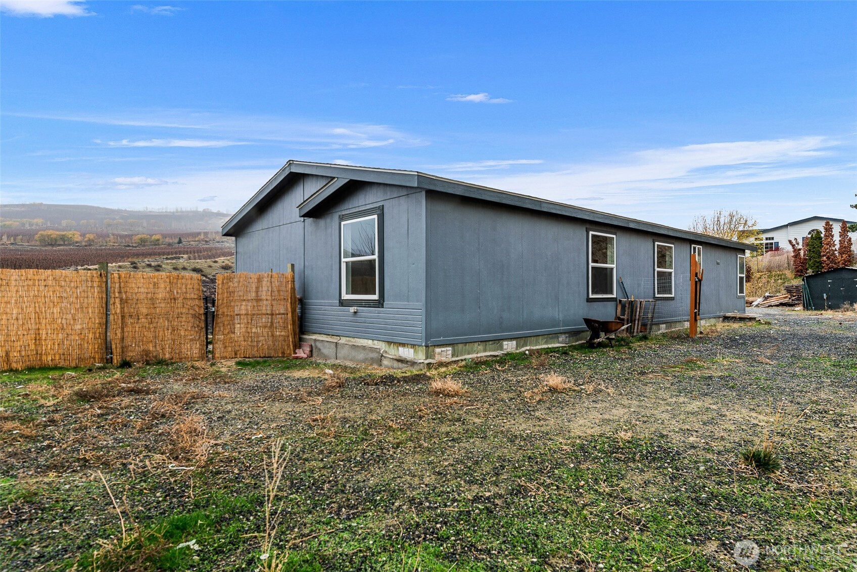 3570 Pinnacle Place Wenatchee, WA 98801 - Photo 5 of 35 a view of a backyard