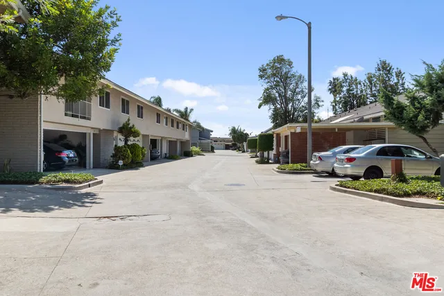 a house view with a outdoor space