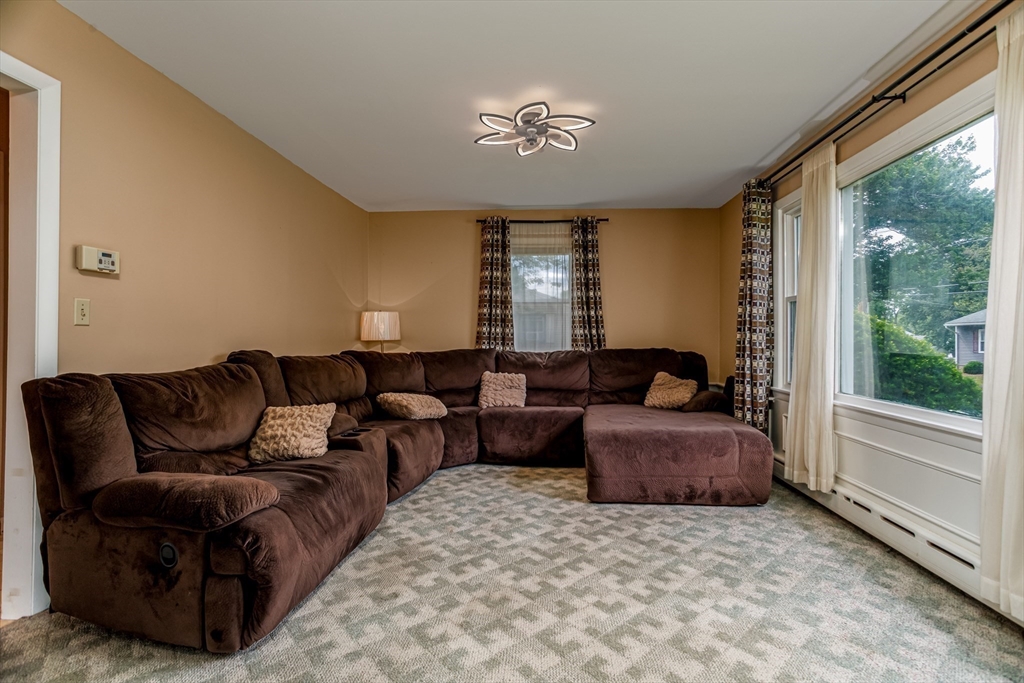 372 Franklin Road Fitchburg, MA 01420 - Photo 5 of 41