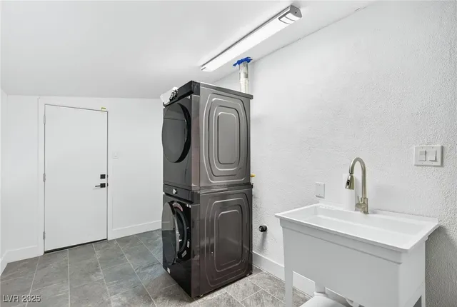 $1,725 | 572 Federal Street, Henderson, NV 89015