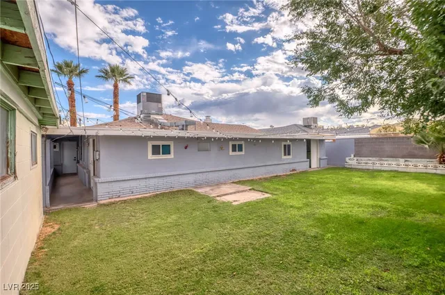 $1,725 | 572 Federal Street, Henderson, NV 89015