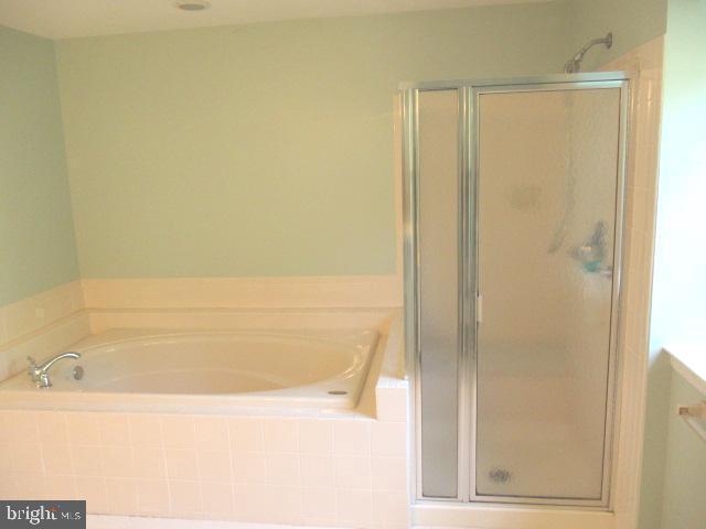 12 Wood View Drive Mount Laurel, NJ 08054 - Photo 14 of 18 Primary bathroom