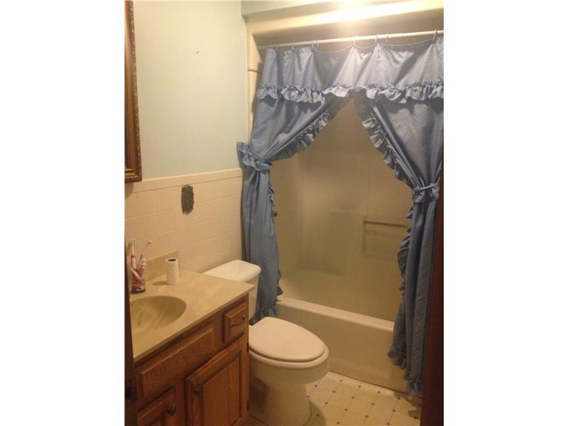 109 Arch Bridge Road Dunbar, PA 15431 - Photo 12 of 13 Full Bath.