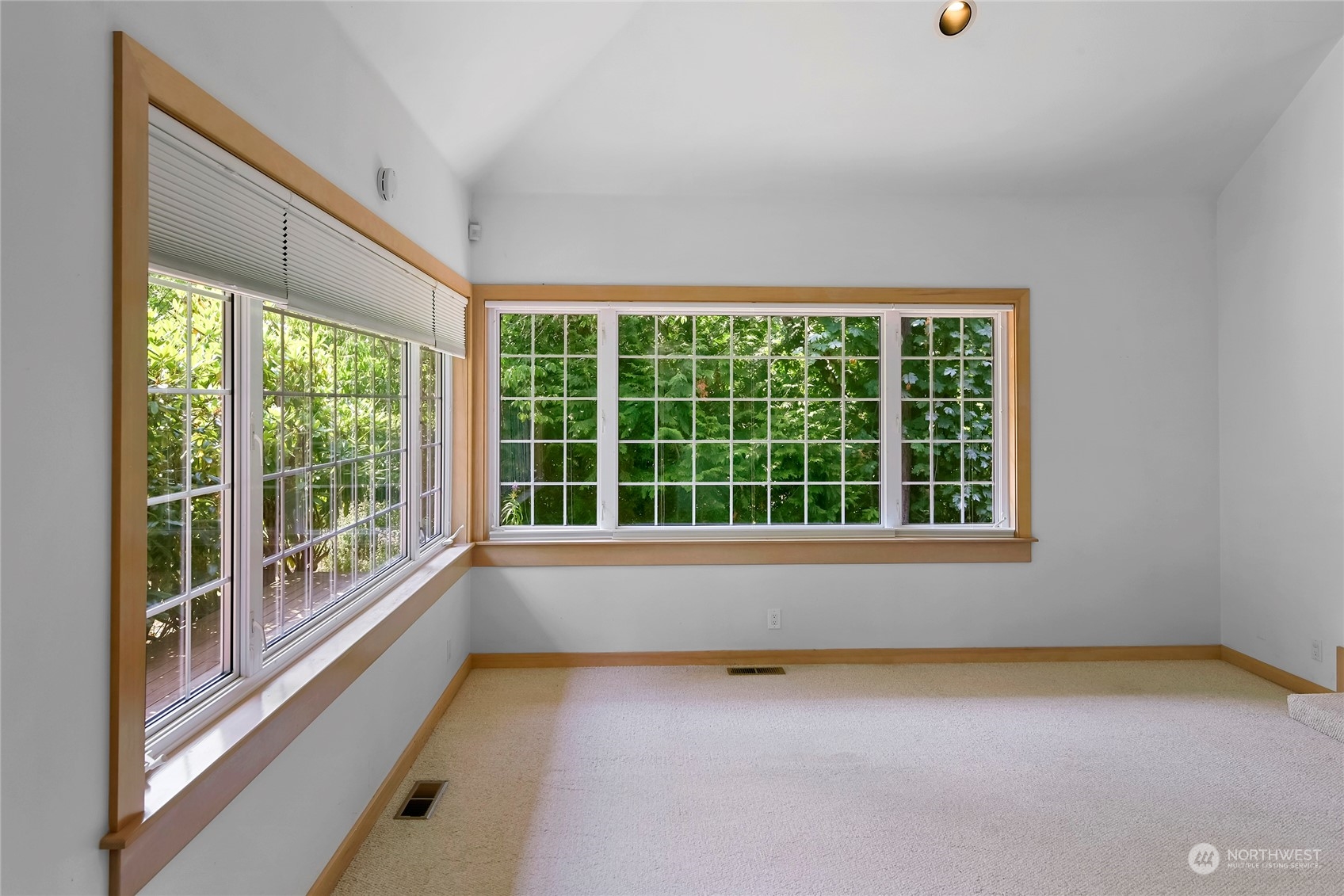 10620 Northeast Valley Road Bainbridge Island, WA 98110 - Photo 12 of 40 Gallery Image 12