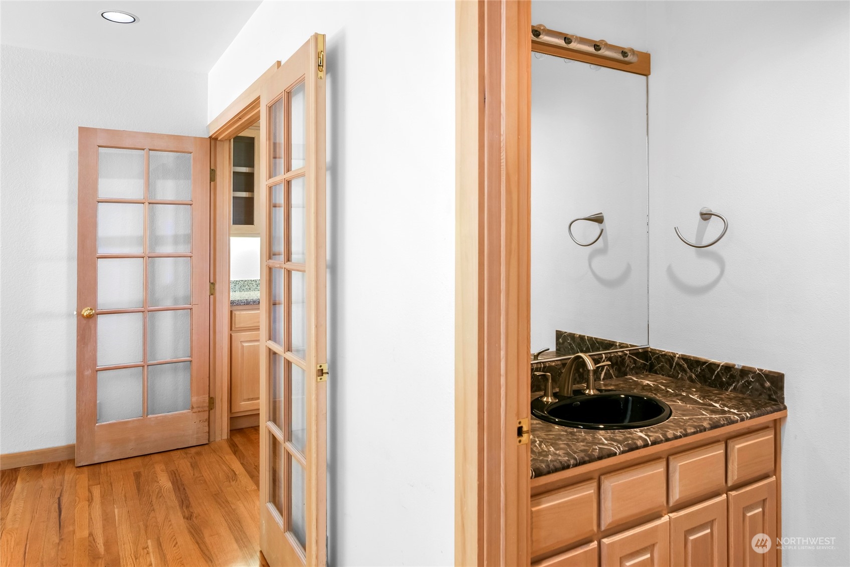 10620 Northeast Valley Road Bainbridge Island, WA 98110 - Photo 10 of 40 Gallery Image 10