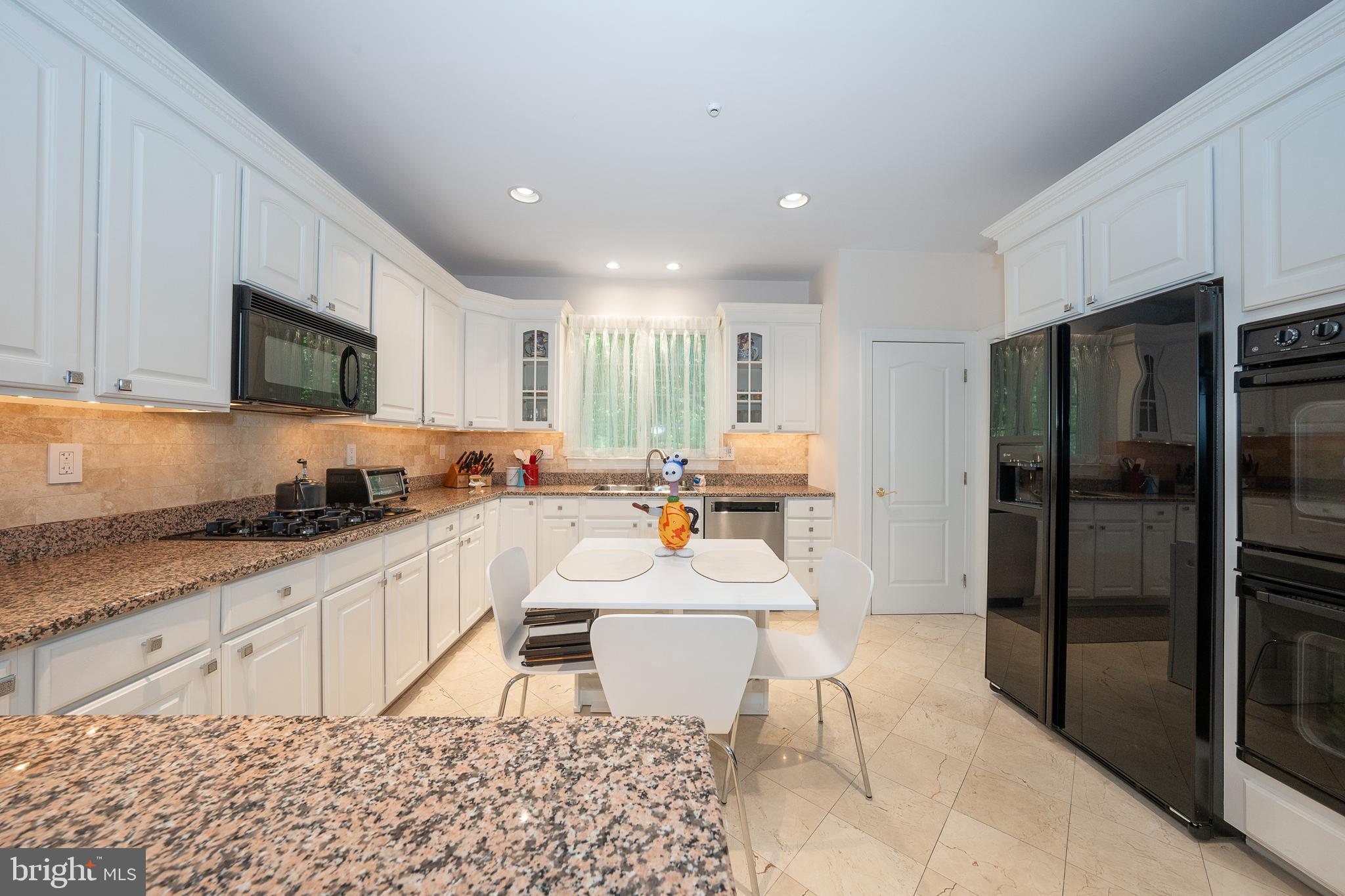 416 Spring Garden Lane Conshohocken, PA 19428 - Photo 8 of 26