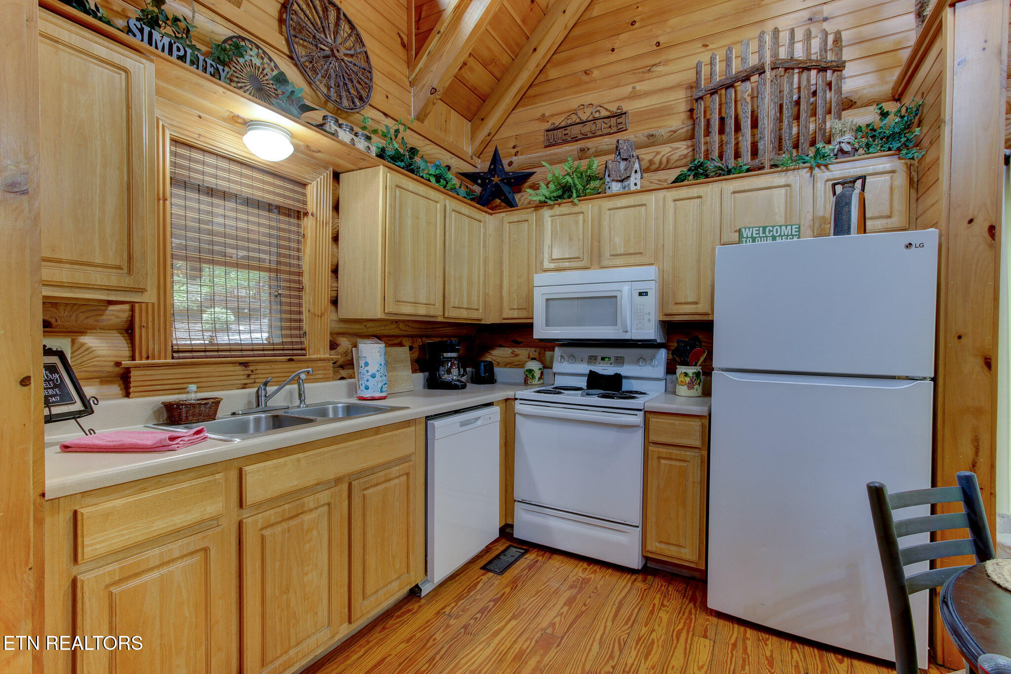 3140 Smoky Ridge Way Sevierville, TN 37862 - Photo 9 of 32 09