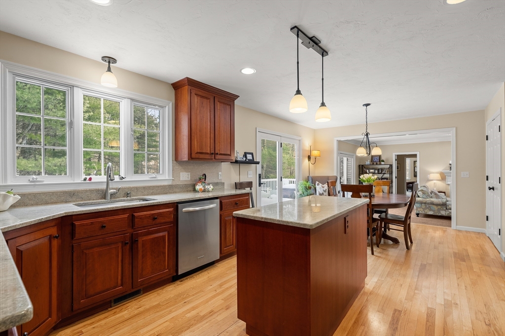 7 Huckleberry Road Hopkinton, MA 01748 - Photo 9 of 41 Gallery Image 9