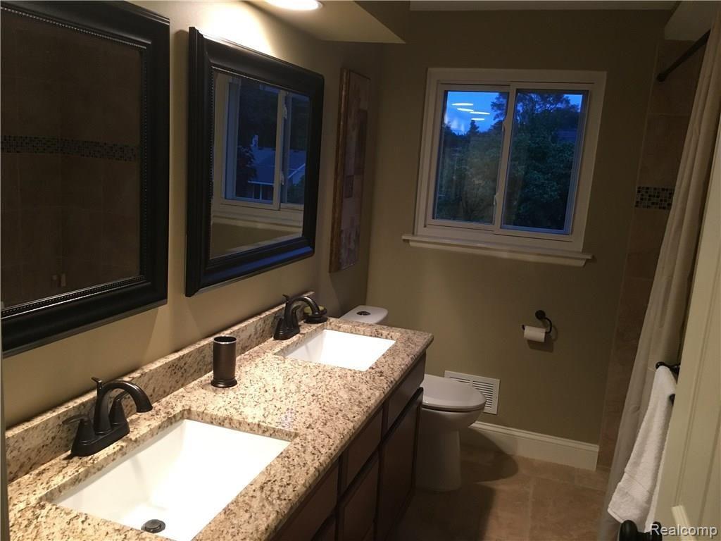 18642 Levan Road Livonia, MI 48152 - Photo 55 of 69 IMG_8961.JPG