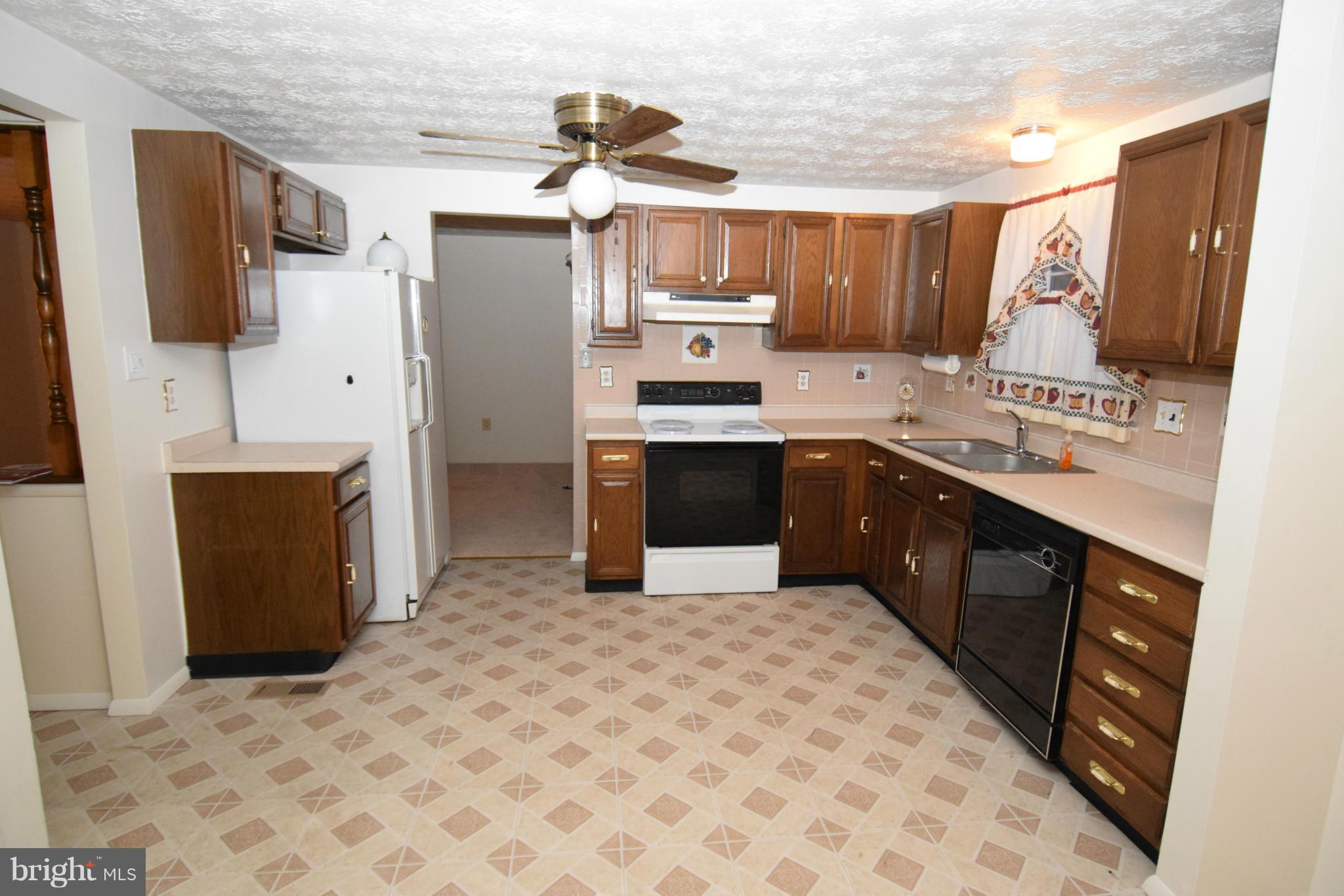 9115 Briarchip Street Laurel, MD 20708 - Photo 11 of 30 Kitchen