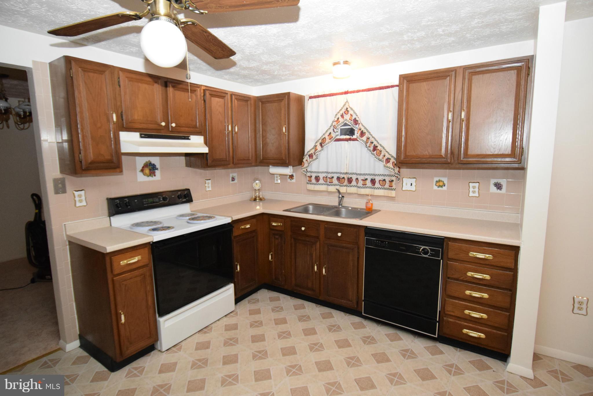 9115 Briarchip Street Laurel, MD 20708 - Photo 10 of 30 Kitchen