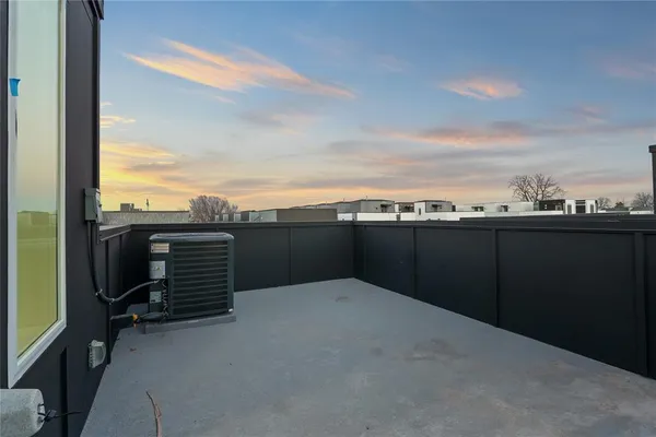 $3,900 | 2031 North Prairie Avenue, Unit 101, Dallas, TX 75204