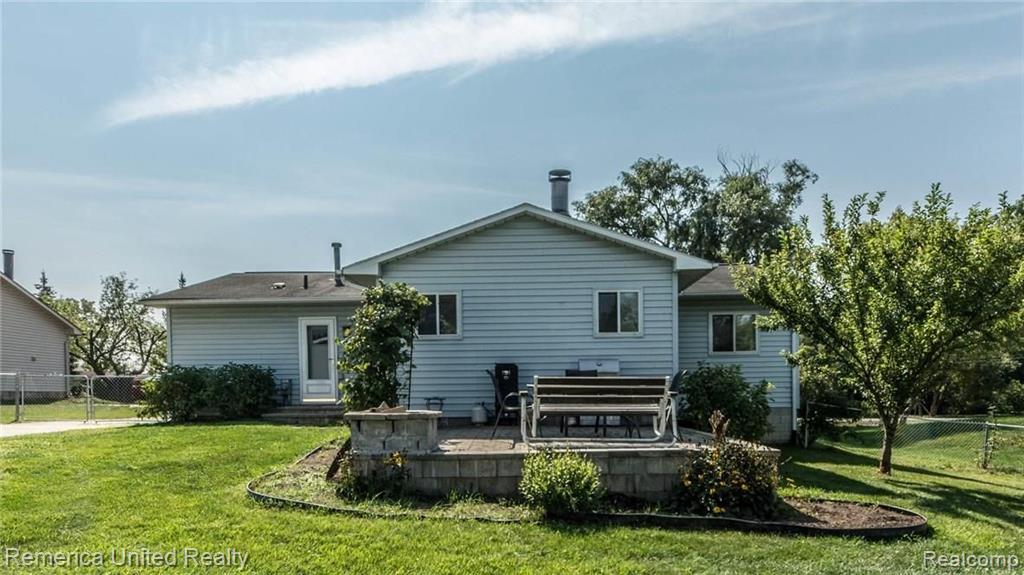 29520 Geraldine Road Farmington Hills, MI 48336 - Photo 4 of 44