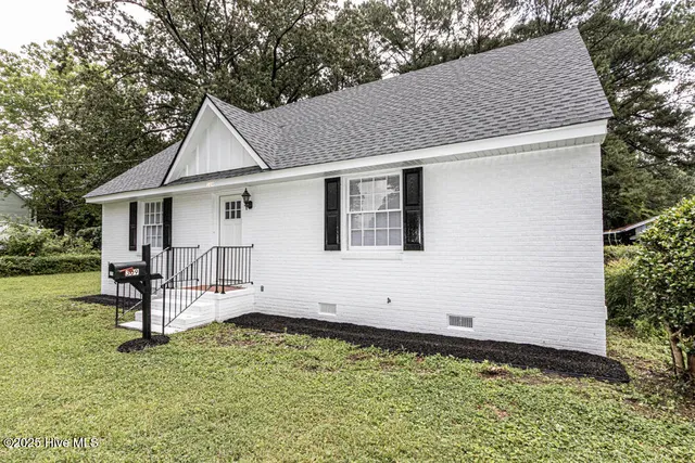 $259,500 | 309 McGwigan Street, Enfield, NC 27823