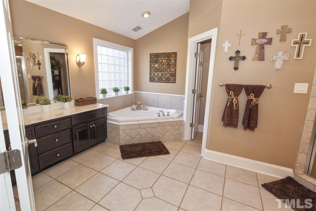 620 Winter Breeze Court Raleigh, NC 27607 - Photo 9 of 25