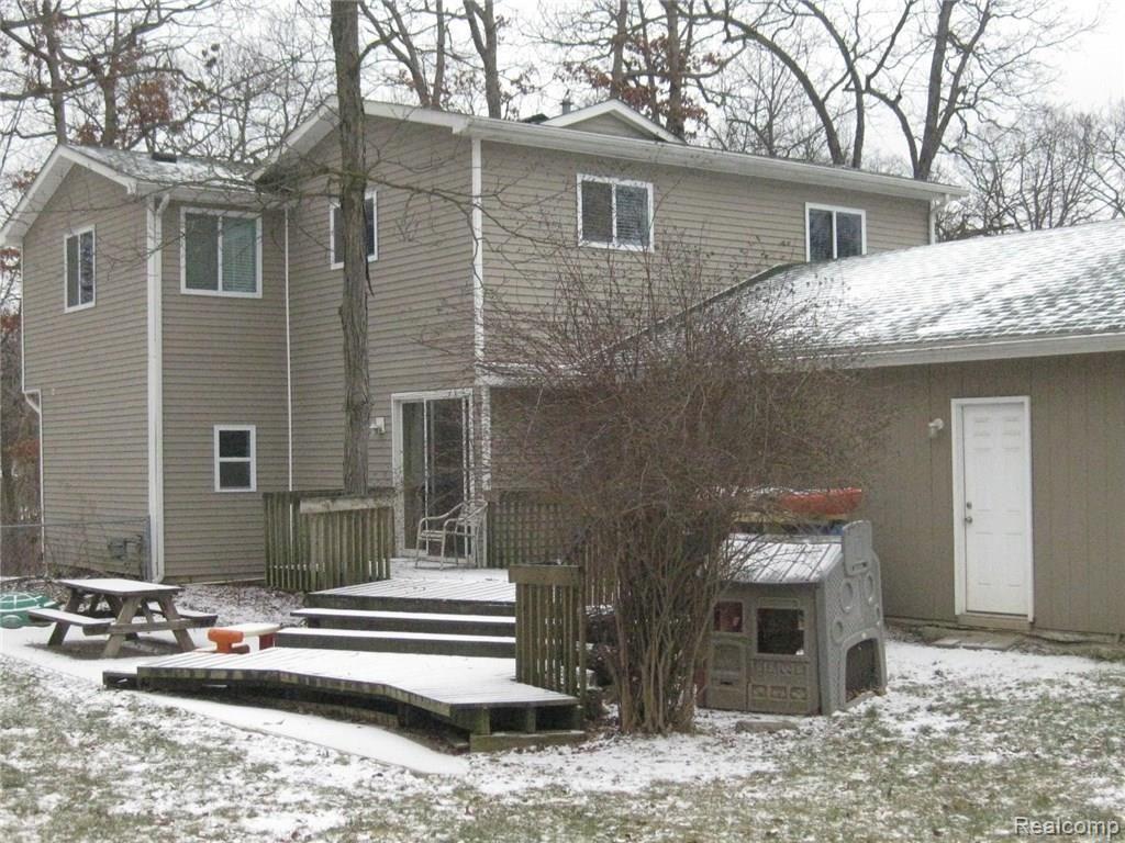 676 North Conklin Road Lake Orion, MI 48362 - Photo 5 of 39 Plenty of windows to bring in natural light