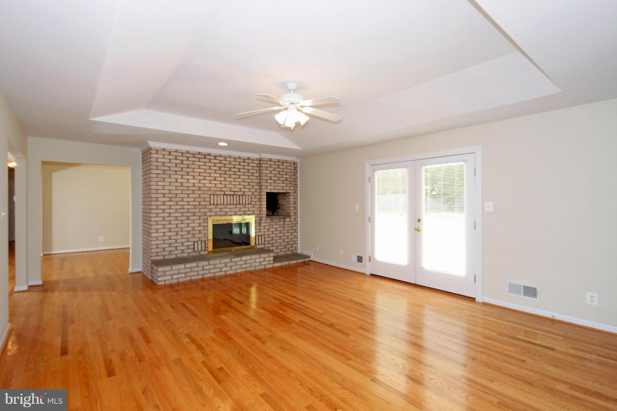 15000 Layhill Road Silver Spring, MD 20906 - Photo 8 of 23 Living Room