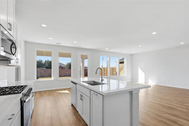 $1,975 | 1126 Redcoat Drive, Forney, TX 75126