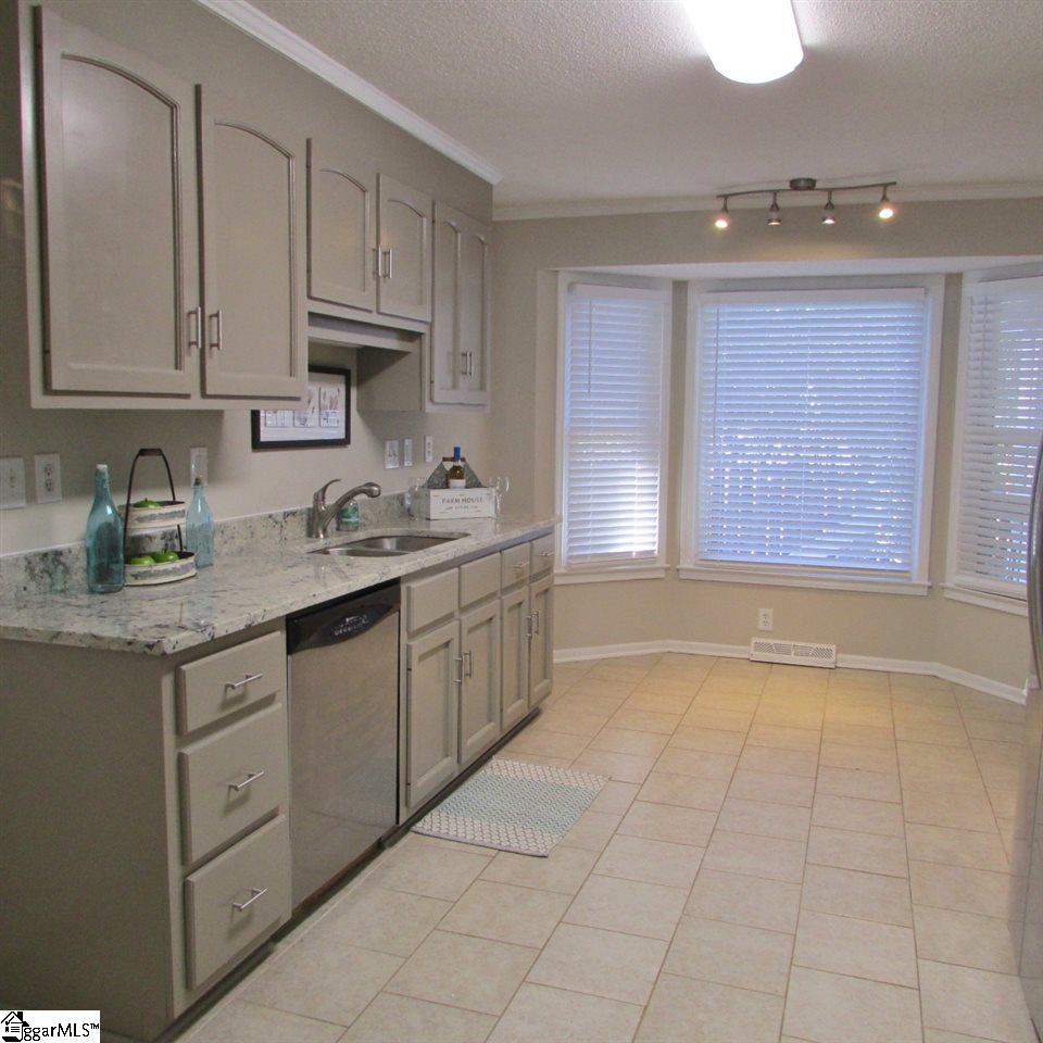 210 Spring View Lane Taylors, SC 29687 - Photo 15 of 36 Gallery Image 15