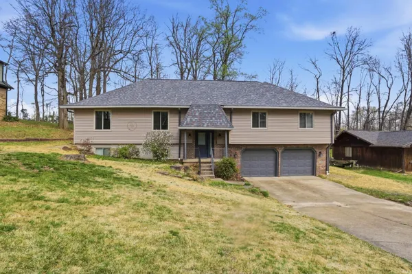 $319,900 | 5122 Woodridge Drive, Newburgh, IN 47630