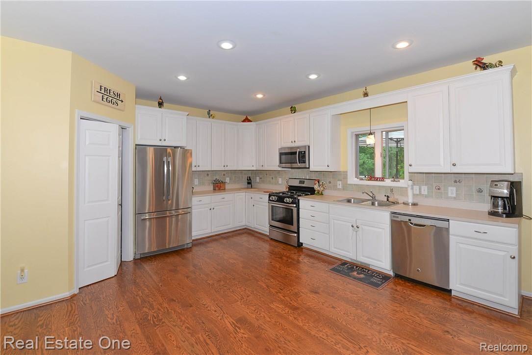 2812 Tozer Road North Branch, MI 48461 - Photo 10 of 87 Large kitchen with stainless steel appliances.