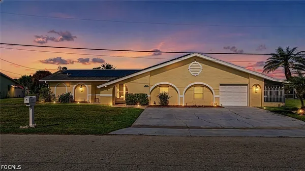 $2,900 | 2507 Lakeview Drive, Lehigh Acres, FL 33936