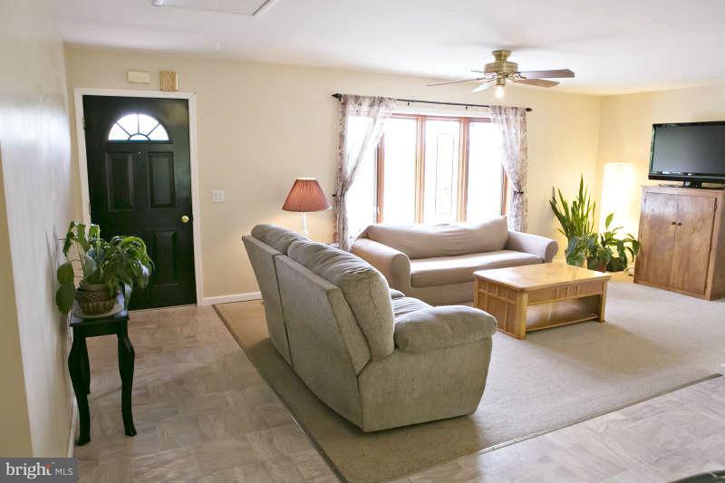 1651 Kerr Road Whiteford, MD 21160 - Photo 11 of 22 Living Room