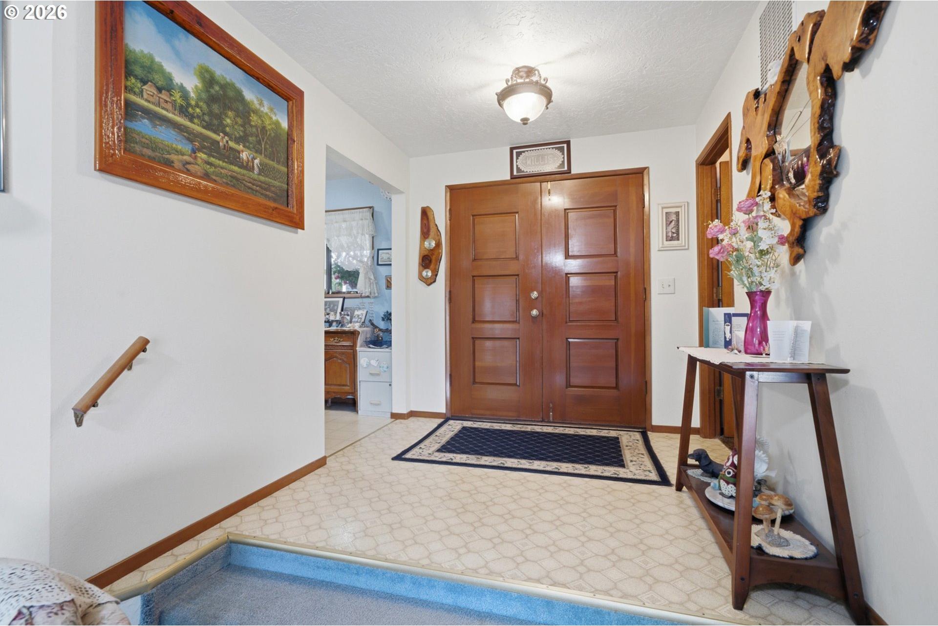 7555 Rocky Road Tillamook, OR 97141 - Photo 6 of 42 Entrance/Foyer