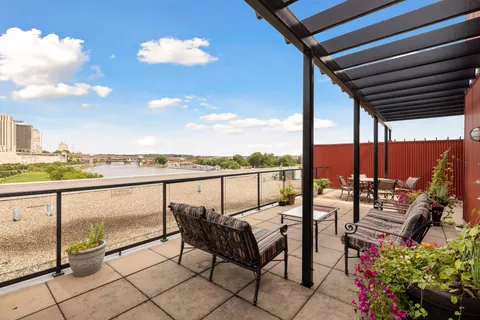 $275,000 | 240 Spring Street, Unit 203, St. Paul, MN 55102