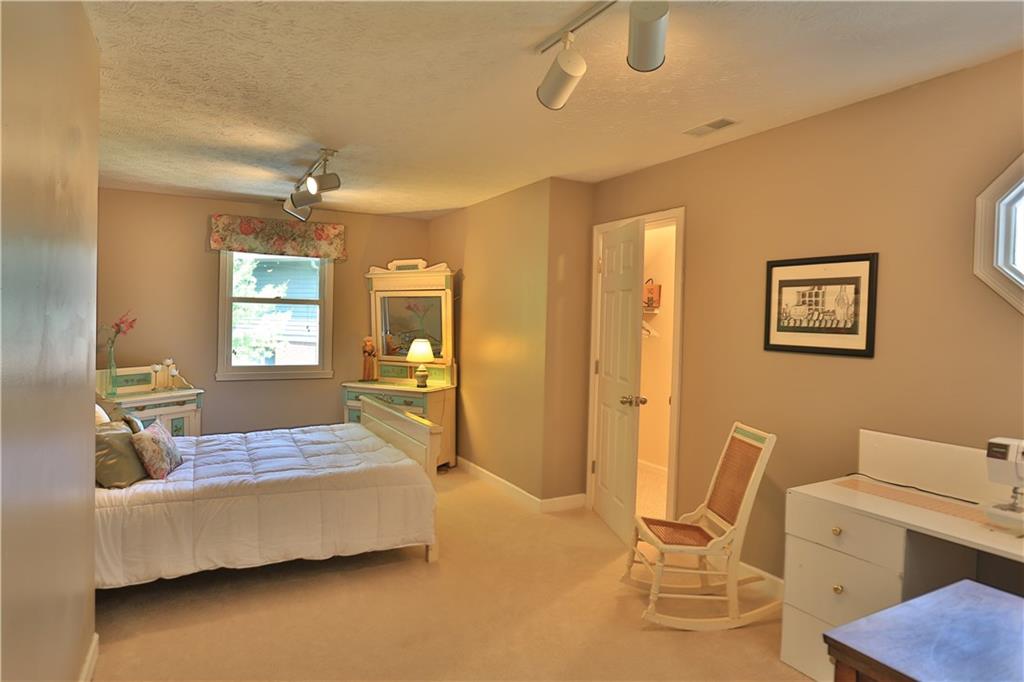 12215 Ridgeside Road Indianapolis, IN 46256 - Photo 13 of 23 Gallery Image 13