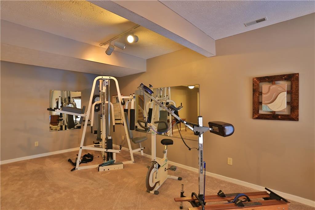 12215 Ridgeside Road Indianapolis, IN 46256 - Photo 18 of 23 Gallery Image 18