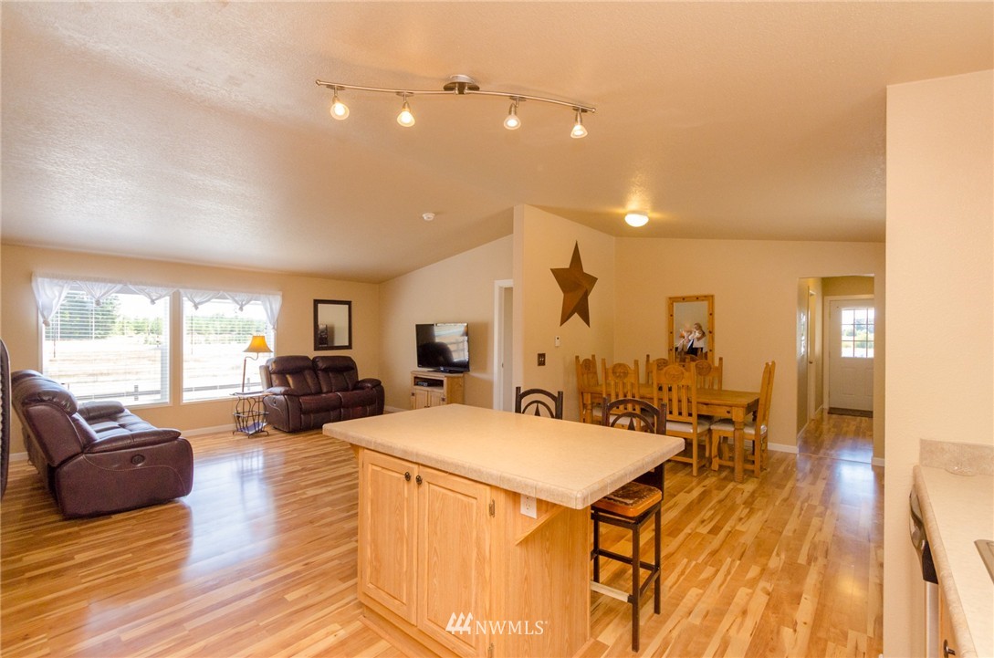 958 South Military Road Winlock, WA 98596 - Photo 3 of 24
