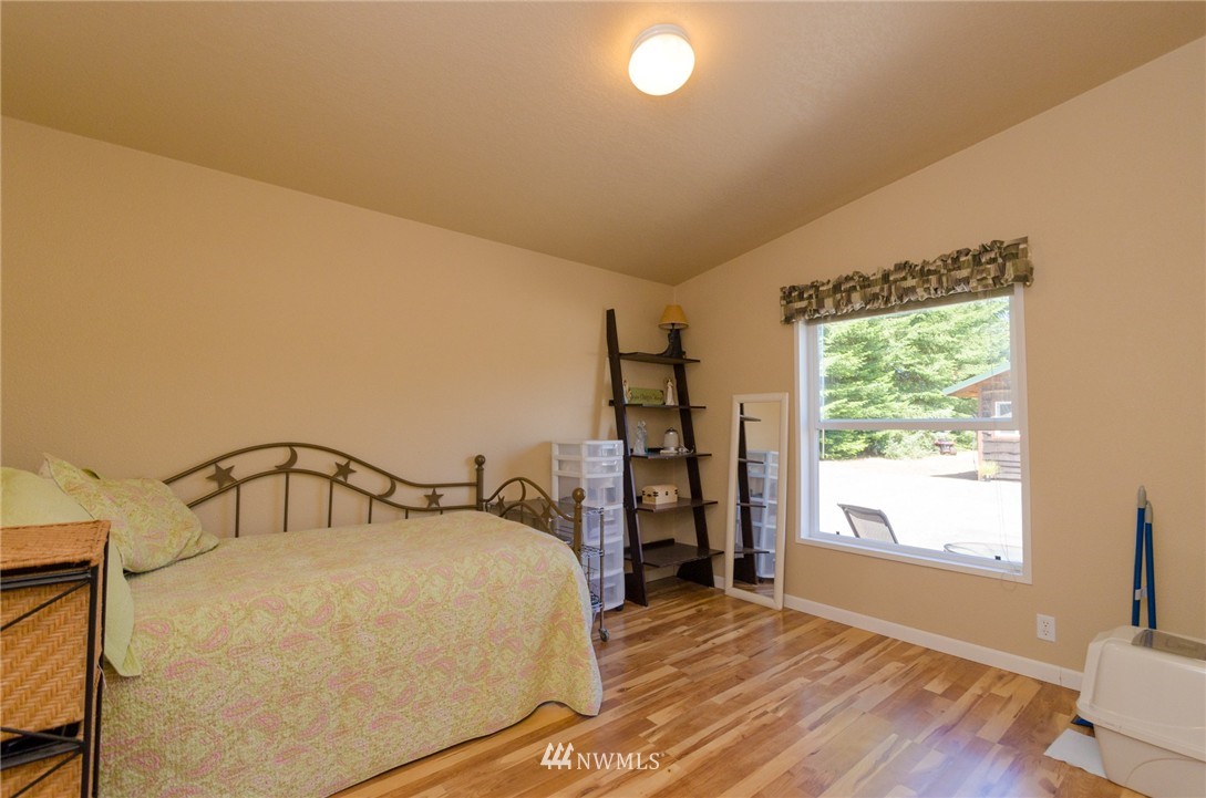 958 South Military Road Winlock, WA 98596 - Photo 8 of 24