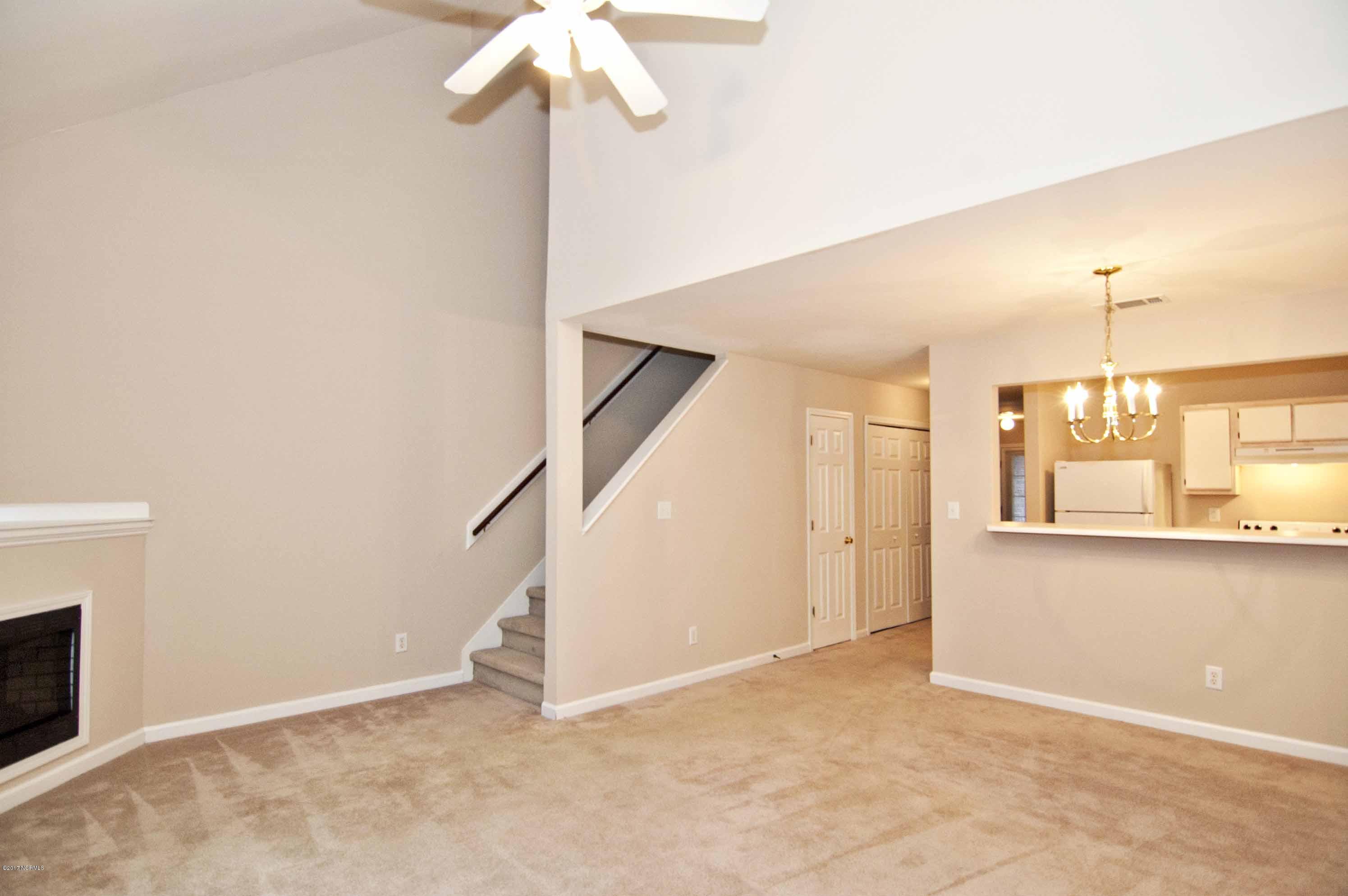 4804 South College Road, Unit 25 Wilmington, NC 28412 - Photo 8 of 12 Living Room