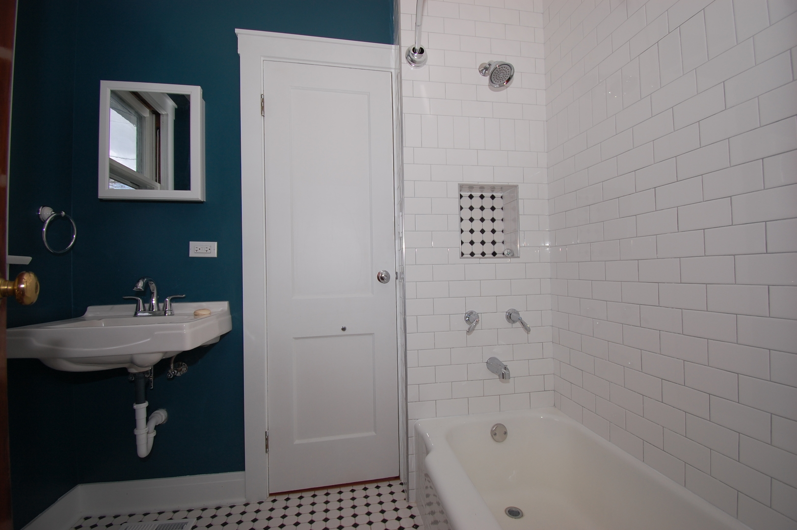 653 Jay Street Elgin, IL 60120 - Photo 5 of 12