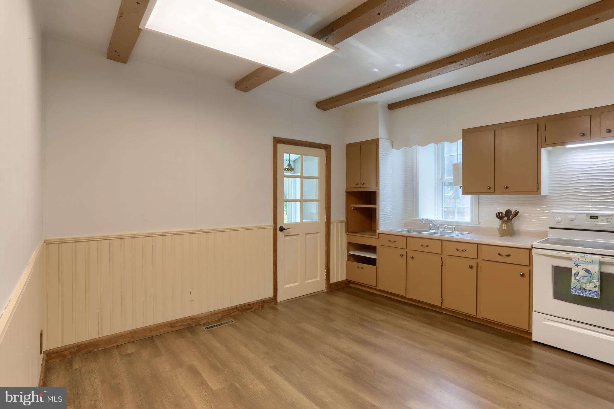 226 Burd Coleman Road Lebanon, PA 17042 - Photo 8 of 41 Kitchen with dining area