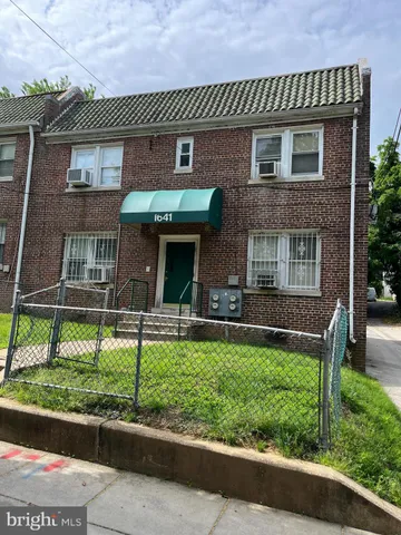 $1,250 | 1641 V Street Southeast, Unit 2, Washington, DC 20020