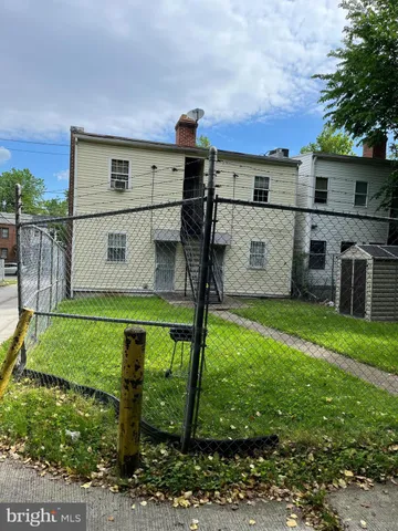 $1,250 | 1641 V Street Southeast, Unit 2, Washington, DC 20020